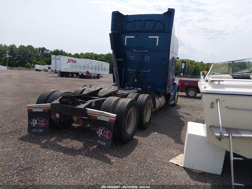 2015 Peterbilt 579 VIN 1XPBDP9X1FD280758 IAAI salvage auction — SIDE, Clear (Tennessee), sold $5,000 on 2026-07-08 (photo 4)