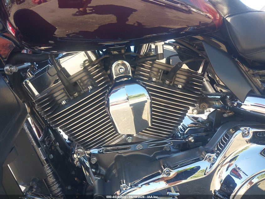 2014 Harley-davidson Electra glide VIN 1HD1TEN35EB952577 IAAI salvage auction — LEFT SIDE, Clear (Wyoming), sold $4,800 on 2026-07-09 (photo 9)