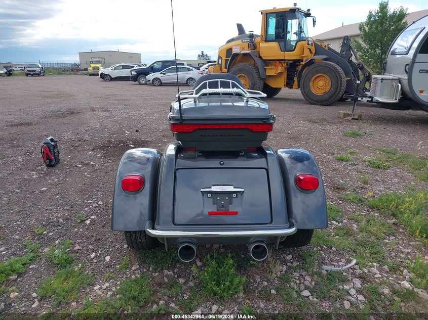 2022 Harley-davidson Tri glide ultra VIN 1HD1MAF17NB852757 IAAI salvage auction — ALL OVER, Salvage Title, sold $10,800 on 2026-08-11 (photo 6)