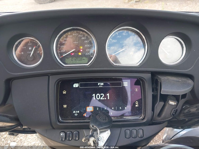 2022 Harley-davidson Tri glide ultra VIN 1HD1MAF17NB852757 IAAI salvage auction — ALL OVER, Salvage Title, sold $10,800 on 2026-08-11 (photo 7)