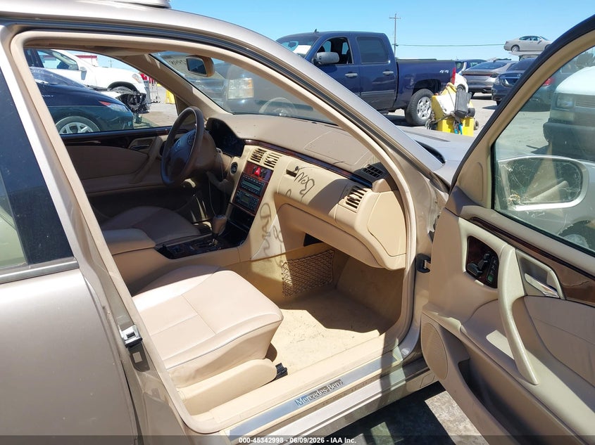 2000 Mercedes-benz E-klasse VIN WDBJF65J2YB096350 IAAI salvage auction — NORMAL WEAR, Clear - Dealer Only (California), sold $375 on 2026-07-09 (photo 5)