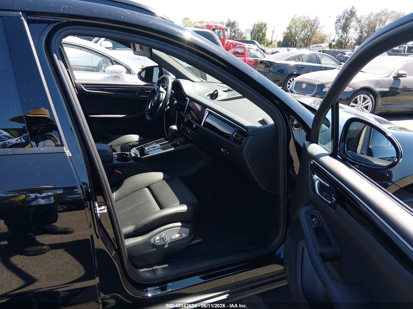 2023 Porsche Macan VIN WP1AA2A58PLB16982 IAAI salvage auction — LEFT FRONT, Salvage Title, sold $27,550 on 2026-08-17 (photo 5)