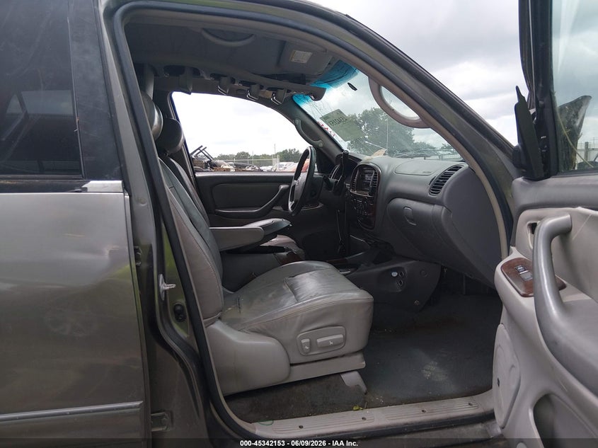 2004 Toyota Sequoia VIN 5TDZT34A84S211629 IAAI salvage auction — LEFT SIDE, Salvage (Texas), sold $250 on 2026-07-15 (photo 5)