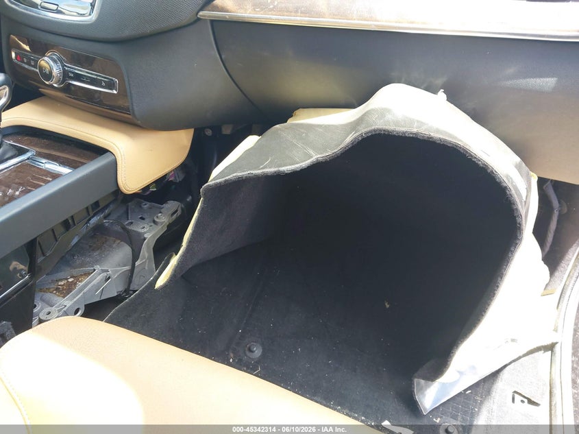 2016 Volvo Xc90 VIN YV4A22PK4G1075691 IAAI salvage auction — STRIPPED, Salvage Title, sold $2,250 on 2026-07-28 (photo 6)
