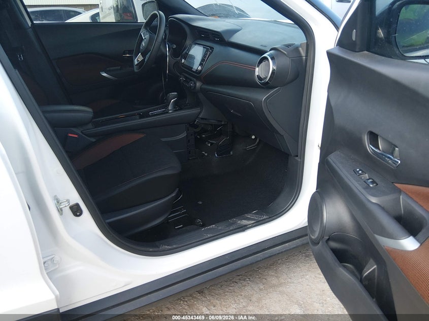2023 Nissan Kicks VIN 3N1CP5DV2PL560999 IAAI salvage auction — LEFT SIDE, Wait Title, sold $4,300 on 2026-09-11 (photo 5)