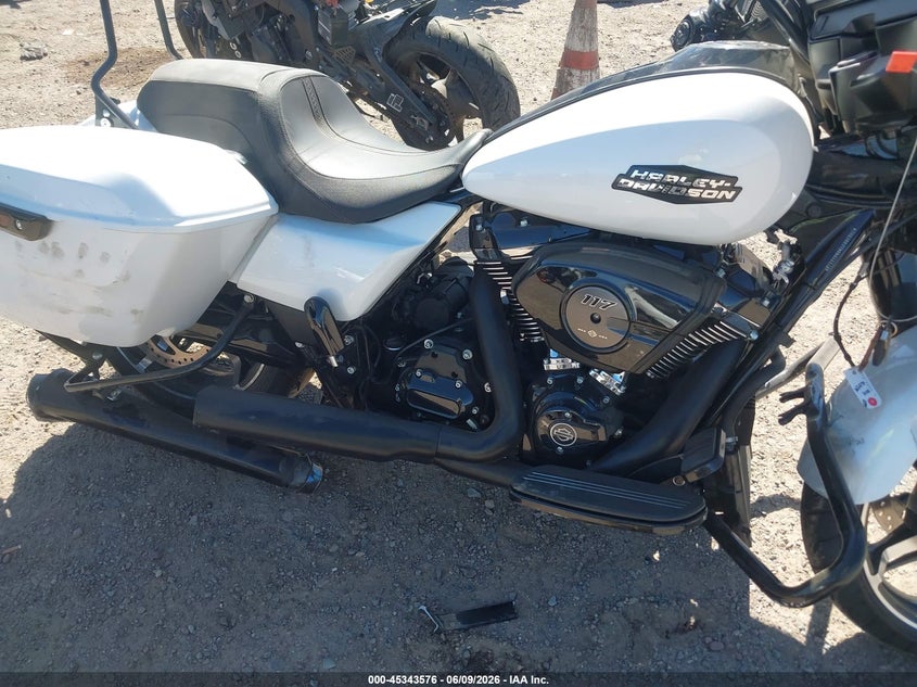 2024 Harley-davidson Street glide VIN 1HD1KB71XRB628978 IAAI salvage auction — UNKNOWN, Salvage (Arizona), sold $6,700 on 2026-07-21 (photo 8)