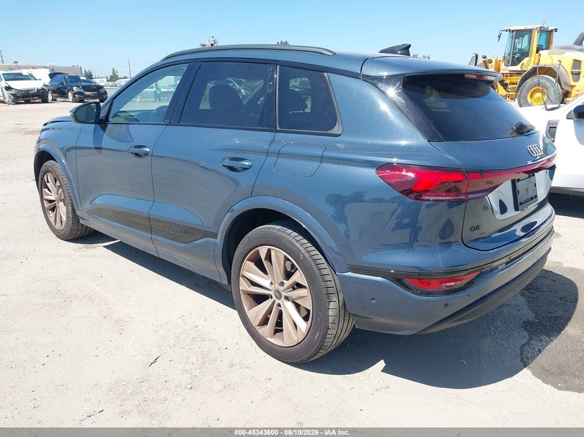 2025 Audi Q6 VIN WA122BGFXSA030896 IAAI salvage auction — RIGHT FRONT, Salvage Title, sold $22,300 on 2026-08-01 (photo 3)