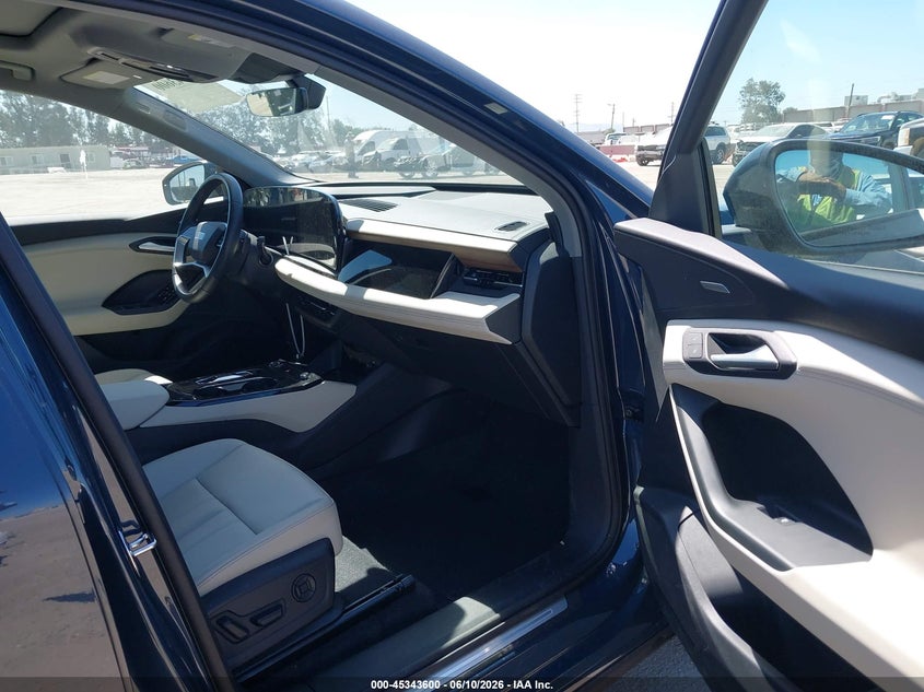 2025 Audi Q6 VIN WA122BGFXSA030896 IAAI salvage auction — RIGHT FRONT, Salvage Title, sold $22,300 on 2026-08-01 (photo 5)
