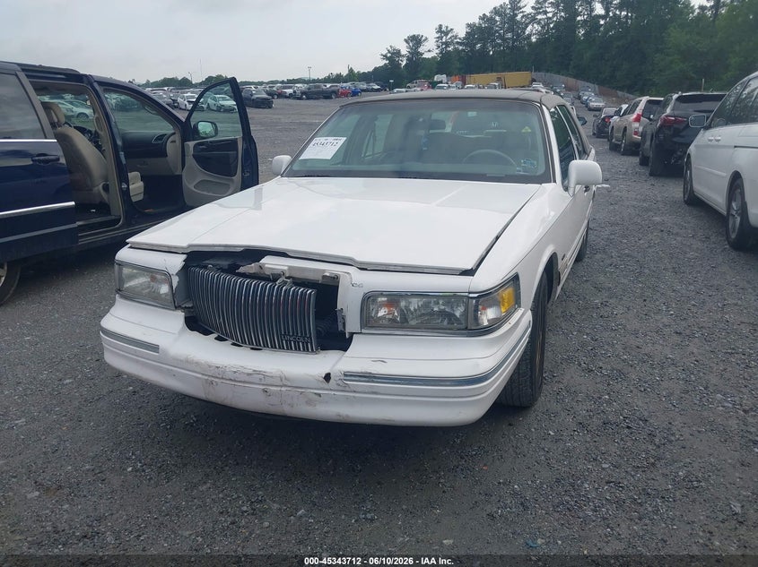 1996 Lincoln TOWN CAR VIN 1LNLM81W1TY627634 IAAI salvage auction — FRONT END, Salvage (Georgia), sold $450 on 2026-07-10 (photo 2)
