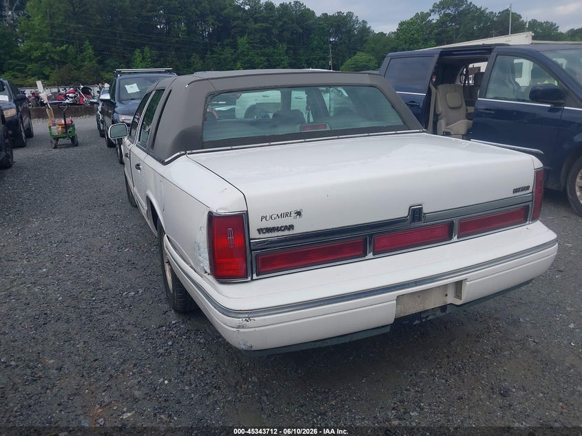 1996 Lincoln TOWN CAR VIN 1LNLM81W1TY627634 IAAI salvage auction — FRONT END, Salvage (Georgia), sold $450 on 2026-07-10 (photo 3)