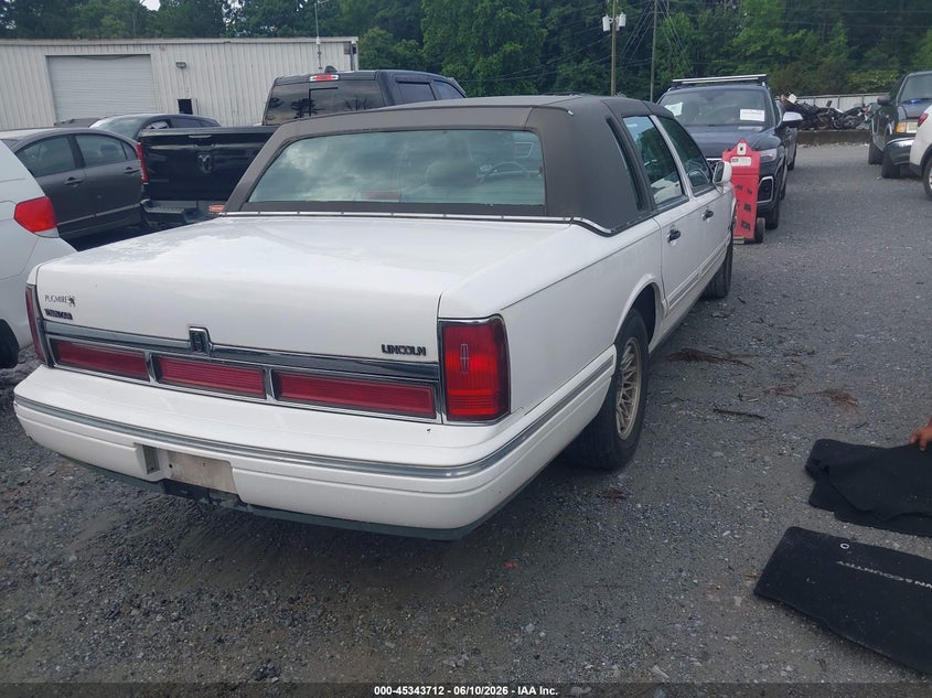 1996 Lincoln TOWN CAR VIN 1LNLM81W1TY627634 IAAI salvage auction — FRONT END, Salvage (Georgia), sold $450 on 2026-07-10 (photo 4)