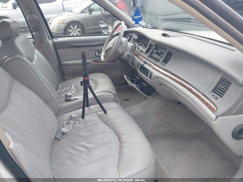 1996 Lincoln TOWN CAR VIN 1LNLM81W1TY627634 IAAI salvage auction — FRONT END, Salvage (Georgia), sold $450 on 2026-07-10 (photo 5)