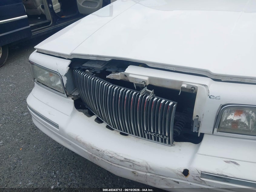 1996 Lincoln TOWN CAR VIN 1LNLM81W1TY627634 IAAI salvage auction — FRONT END, Salvage (Georgia), sold $450 on 2026-07-10 (photo 6)
