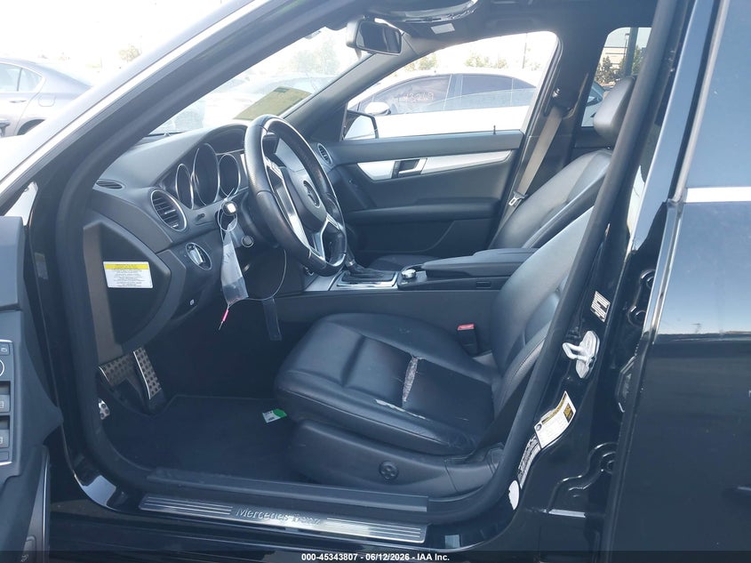 2014 Mercedes-benz C-klasse VIN WDDGF4HB6EG187761 IAAI salvage auction — RIGHT FRONT, Salvage Title, sold $650 on 2026-07-17 (photo 5)