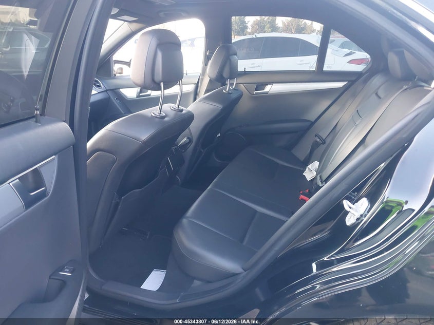 2014 Mercedes-benz C-klasse VIN WDDGF4HB6EG187761 IAAI salvage auction — RIGHT FRONT, Salvage Title, sold $650 on 2026-07-17 (photo 8)