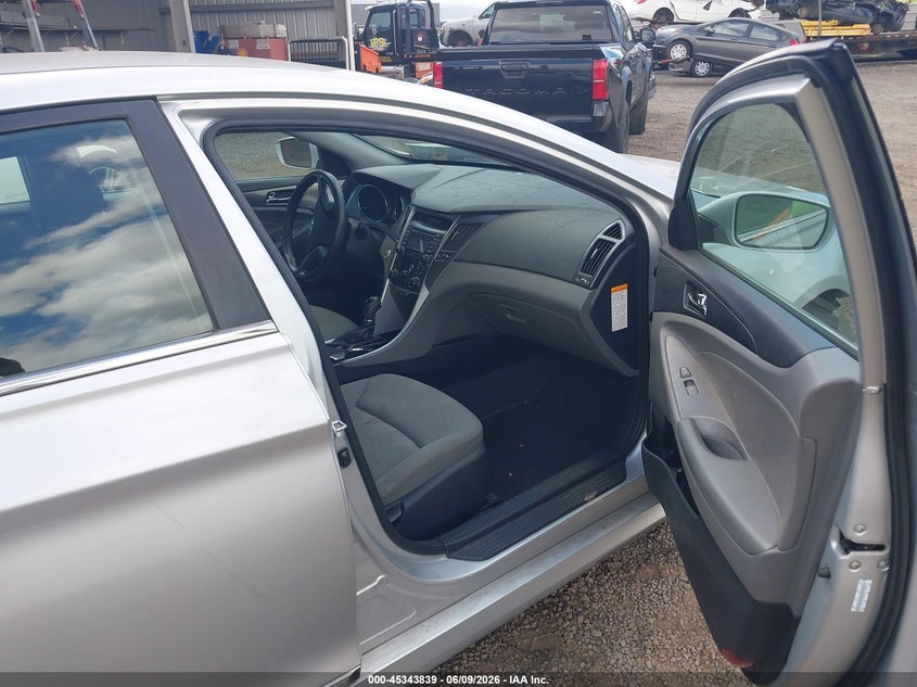 2013 Hyundai VIN KMHEC4A48DA082934 IAAI salvage auction — FRONT END, Salvage (Hawaii), sold $0 on 2026-09-15 (photo 5)