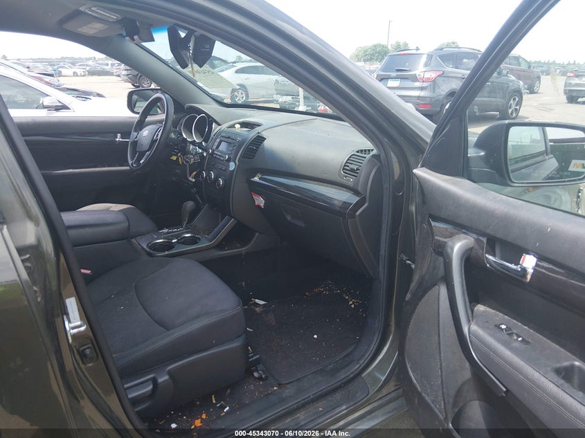 2011 Kia Sorento VIN 5XYKTCA13BG141845 IAAI salvage auction — SIDE, Prior Salvage (Minnesota), sold $425 on 2026-07-22 (photo 5)