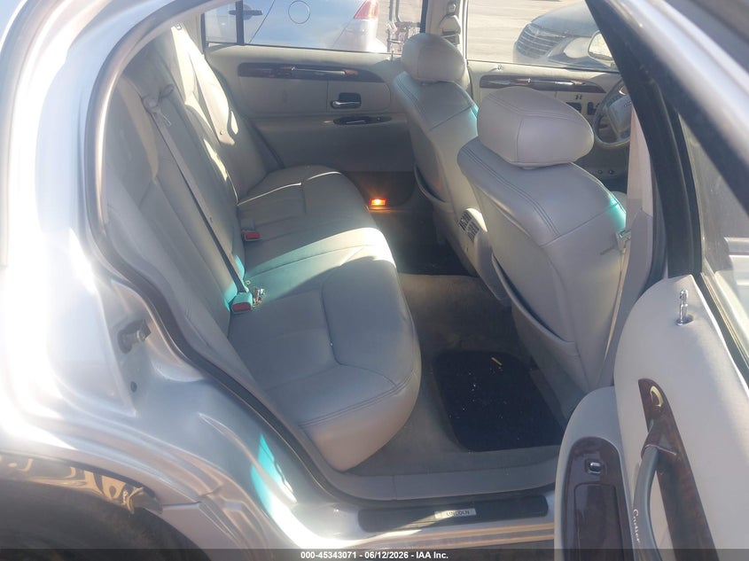 1999 Lincoln TOWN CAR VIN 1LNHM83W3XY641673 IAAI salvage auction — FRONT & REAR, Clear (Utah), sold $275 on 2026-07-09 (photo 8)