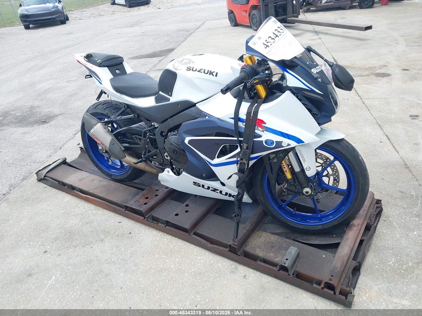 2023 Suzuki Gsx VIN JS1DM11M4P7100126 IAAI salvage auction — LEFT & RIGHT, Rebuildable (Florida), sold $7,750 on 2026-07-07 (photo 1)