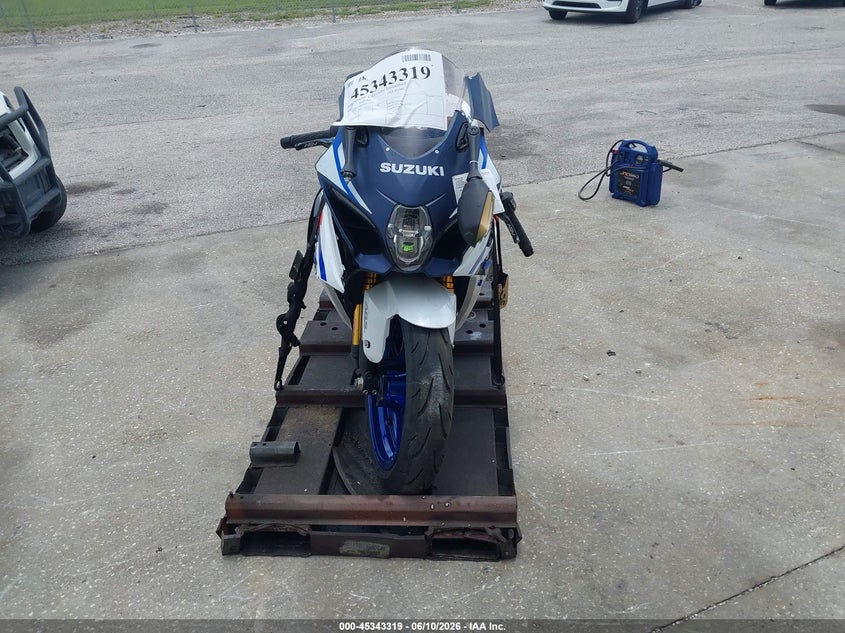 2023 Suzuki Gsx VIN JS1DM11M4P7100126 IAAI salvage auction — LEFT & RIGHT, Rebuildable (Florida), sold $7,750 on 2026-07-07 (photo 5)