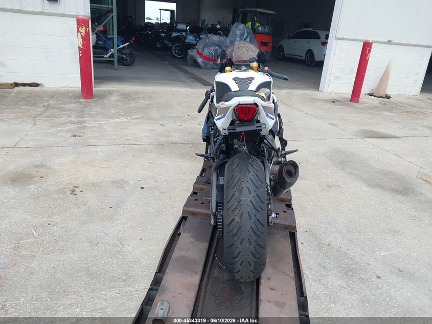2023 Suzuki Gsx VIN JS1DM11M4P7100126 IAAI salvage auction — LEFT & RIGHT, Rebuildable (Florida), sold $7,750 on 2026-07-07 (photo 6)