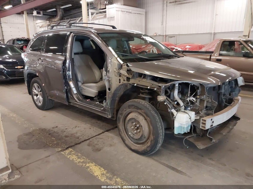 2015 Toyota Highlander VIN 5TDJKRFH8FS158513 IAAI salvage auction — FRONT END, Salvage (Oregon), sold $6,200 on 2026-07-30 (photo 1)