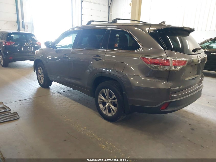 2015 Toyota Highlander VIN 5TDJKRFH8FS158513 IAAI salvage auction — FRONT END, Salvage (Oregon), sold $6,200 on 2026-07-30 (photo 3)