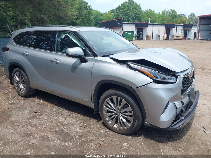 2024 Toyota Highlander VIN 5TDEBRCH4RS607857 IAAI salvage auction — FRONT END, Salvage (Virginia), sold $21,900 on 2026-07-16 (photo 1)