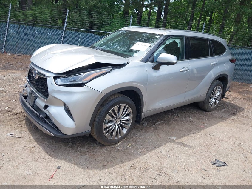 2024 Toyota Highlander VIN 5TDEBRCH4RS607857 IAAI salvage auction — FRONT END, Salvage (Virginia), sold $21,900 on 2026-07-16 (photo 2)