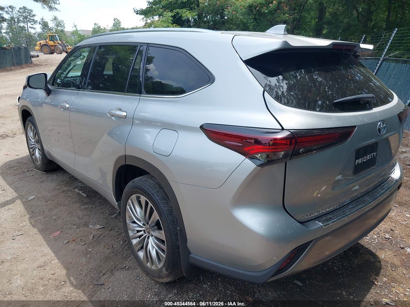 2024 Toyota Highlander VIN 5TDEBRCH4RS607857 IAAI salvage auction — FRONT END, Salvage (Virginia), sold $21,900 on 2026-07-16 (photo 3)