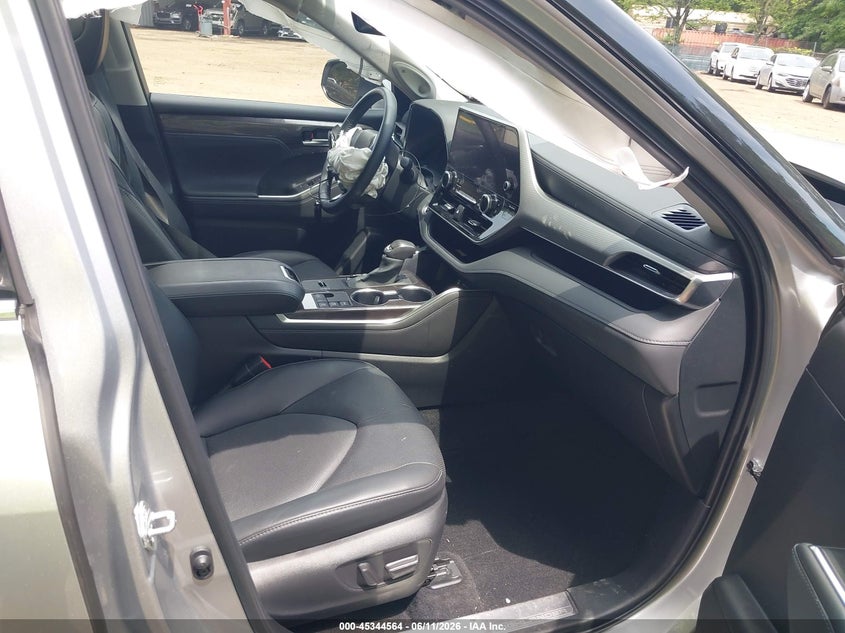 2024 Toyota Highlander VIN 5TDEBRCH4RS607857 IAAI salvage auction — FRONT END, Salvage (Virginia), sold $21,900 on 2026-07-16 (photo 5)