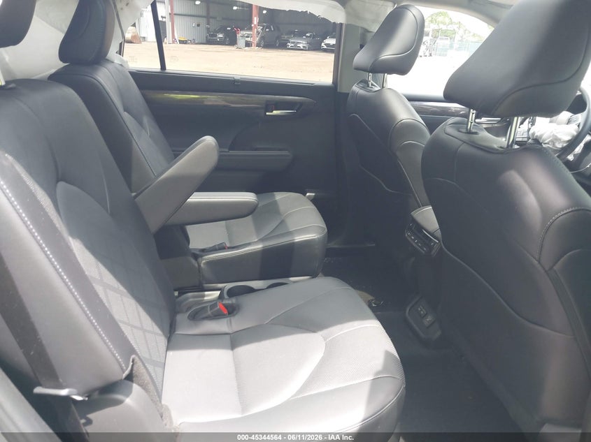 2024 Toyota Highlander VIN 5TDEBRCH4RS607857 IAAI salvage auction — FRONT END, Salvage (Virginia), sold $21,900 on 2026-07-16 (photo 8)