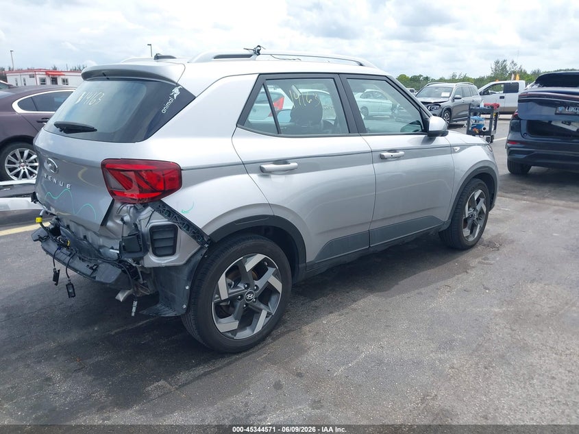 2025 Hyundai Venue VIN KMHRC8A33SU413561 IAAI salvage auction — REAR END, Rebuildable (Florida), sold $5,200 on 2026-07-30 (photo 4)