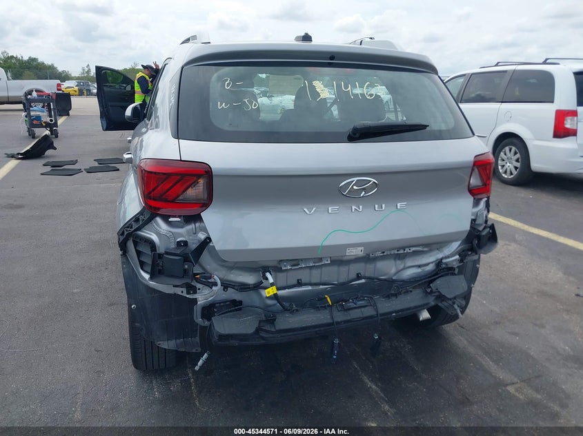 2025 Hyundai Venue VIN KMHRC8A33SU413561 IAAI salvage auction — REAR END, Rebuildable (Florida), sold $5,200 on 2026-07-30 (photo 6)