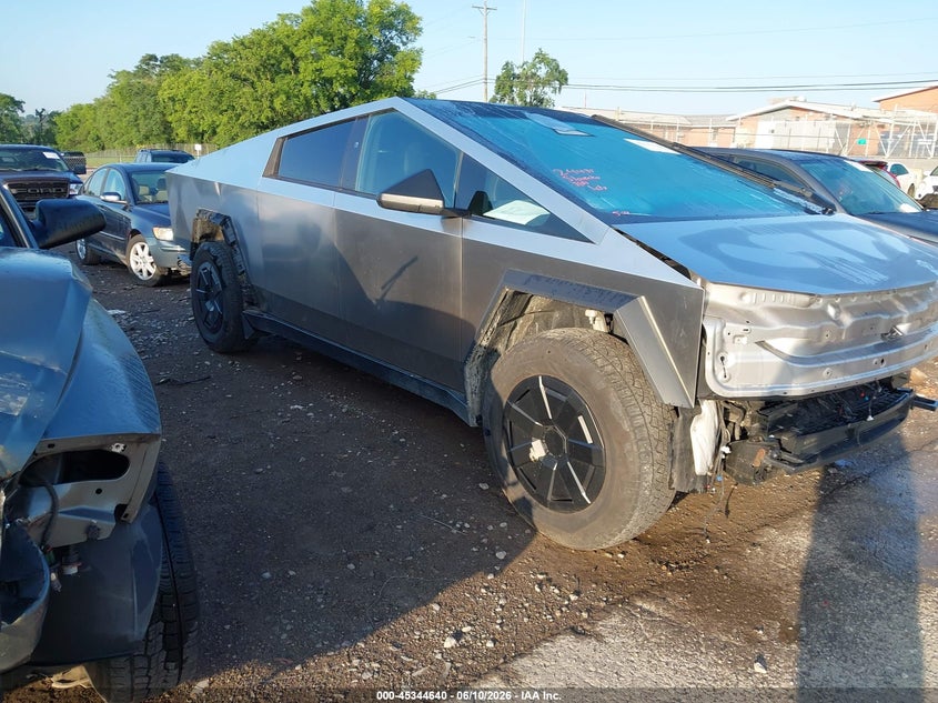 2024 Tesla Cybertruck VIN 7G2CEHED5RA040740 IAAI salvage auction — FRONT & REAR, Salvage (Tennessee), sold $1,550 on 2026-07-30 (photo 1)