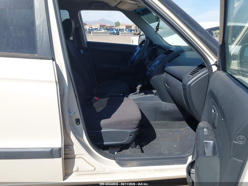 2013 Kia Soul VIN KNDJT2A58D7757548 IAAI salvage auction — NORMAL WEAR, Clear-Dealer Only (Arizona), sold $400 on 2026-07-28 (photo 5)