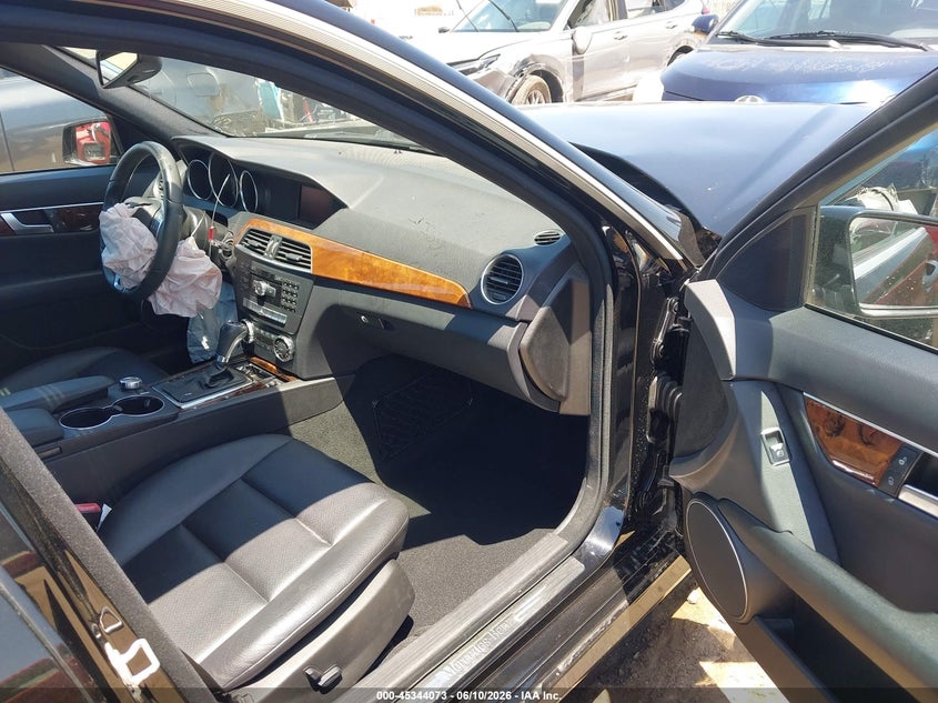 2012 Mercedes-benz C-klasse VIN WDDGF4HB1CR220568 IAAI salvage auction — FRONT END, Salvage Title, sold $1,000 on 2026-07-15 (photo 5)