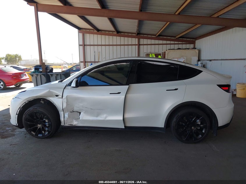 2022 Tesla Model y VIN 7SAYGDEE4NF402996 IAAI salvage auction — LEFT SIDE, Salvage (California), sold $8,100 on 2026-07-23 (photo 6)