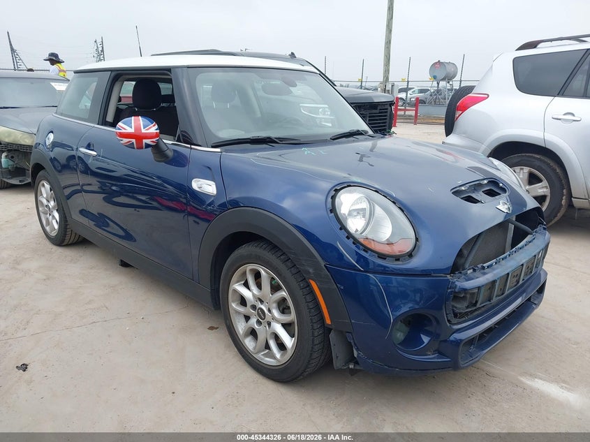 2015 Mini Cooper VIN WMWXP7C58F2A33528 IAAI salvage auction — FRONT & REAR, Original (Texas), sold $4,300 on 2026-08-11 (photo 1)