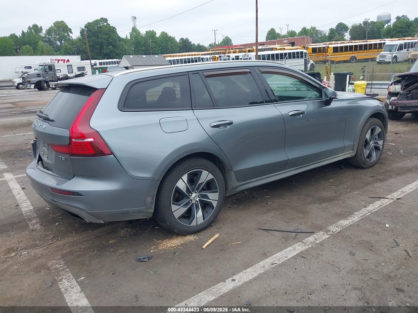 2020 Volvo V60 cross country VIN YV4102WK1L1036980 IAAI salvage auction — REAR END, Salvage (North Carolina), sold $1,500 on 2026-07-30 (photo 4)