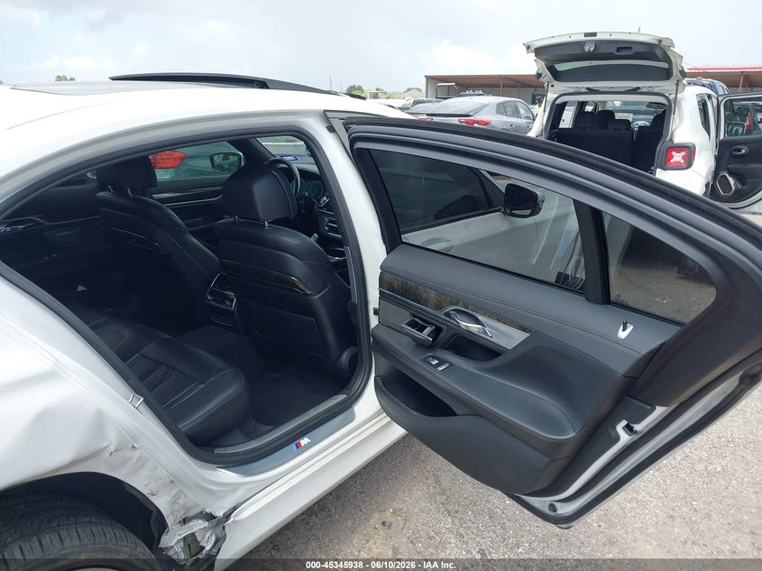 2017 BMW 7er VIN WBA7F0C55HGM21393 IAAI salvage auction — RIGHT SIDE, Original (Texas), sold $6,200 on 2026-08-20 (photo 8)