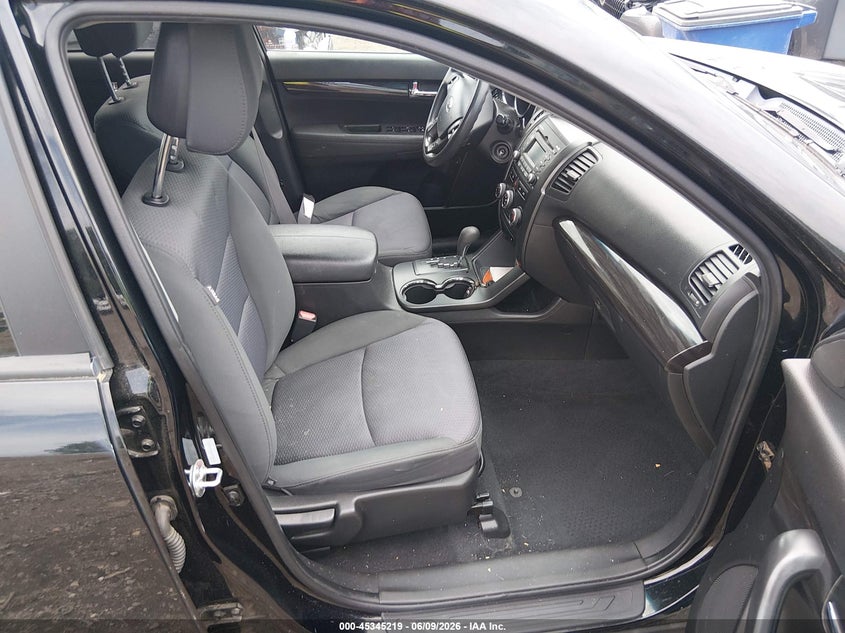 2012 Kia Sorento VIN 5XYKT3A63CG230411 IAAI salvage auction — NORMAL WEAR, Clear (Massachusetts), sold $425 on 2026-07-09 (photo 5)