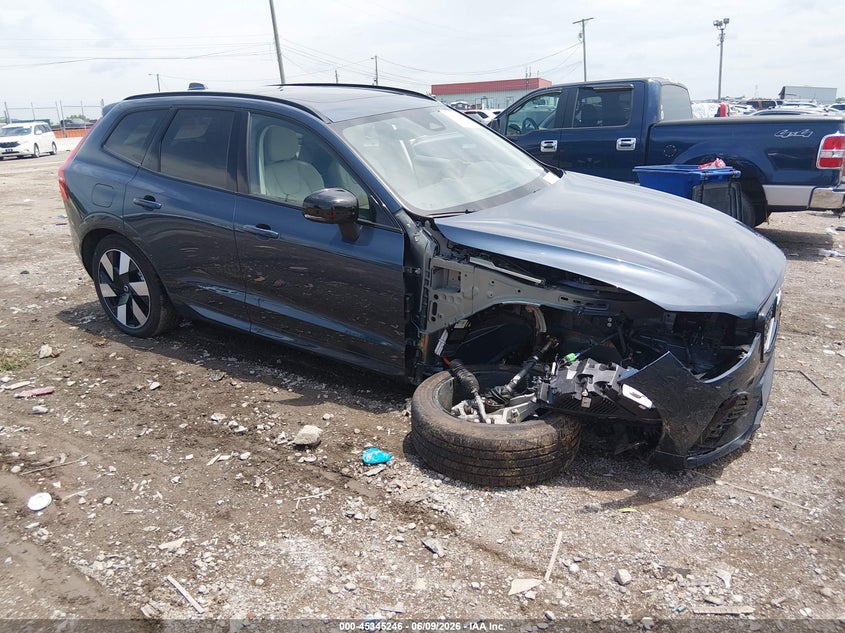 2025 Volvo VIN YV4H60RC2S1199464 IAAI salvage auction — RIGHT FRONT, Salvage (Tennessee), sold $23,000 on 2026-07-11 (photo 1)