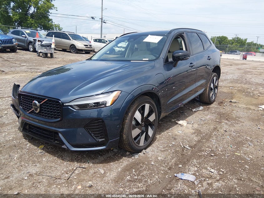 2025 Volvo VIN YV4H60RC2S1199464 IAAI salvage auction — RIGHT FRONT, Salvage (Tennessee), sold $23,000 on 2026-07-11 (photo 2)