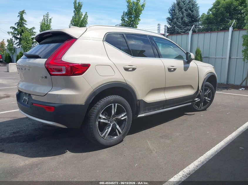 2025 Volvo Xc40 VIN YV4L12UJ2S2519659 IAAI salvage auction — SIDE, Clear (Oregon), sold $14,500 on 2026-07-28 (photo 4)
