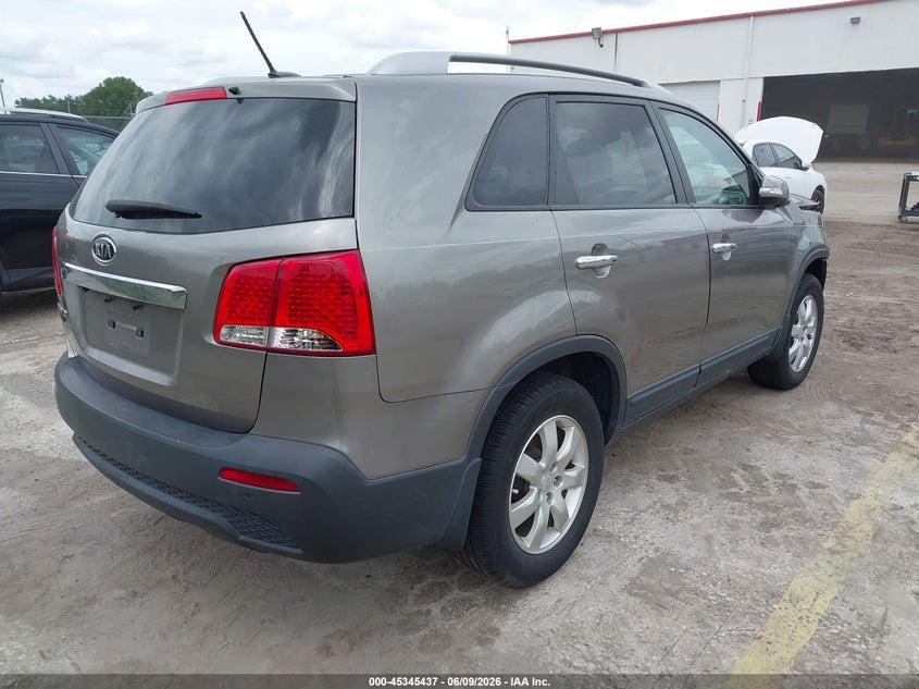 2011 Kia Sorento VIN 5XYKT4A18BG085987 IAAI salvage auction — NORMAL WEAR, Clear (Florida), sold $425 on 2026-07-22 (photo 4)
