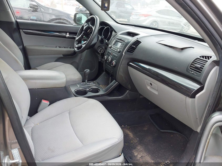 2011 Kia Sorento VIN 5XYKT4A18BG085987 IAAI salvage auction — NORMAL WEAR, Clear (Florida), sold $425 on 2026-07-22 (photo 5)