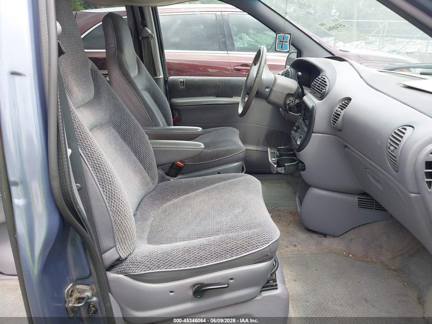 1996 Plymouth Voyager VIN 2P4GP44R9TR839774 IAAI salvage auction — NORMAL WEAR, Clear (North Carolina), sold $200 on 2026-07-16 (photo 5)