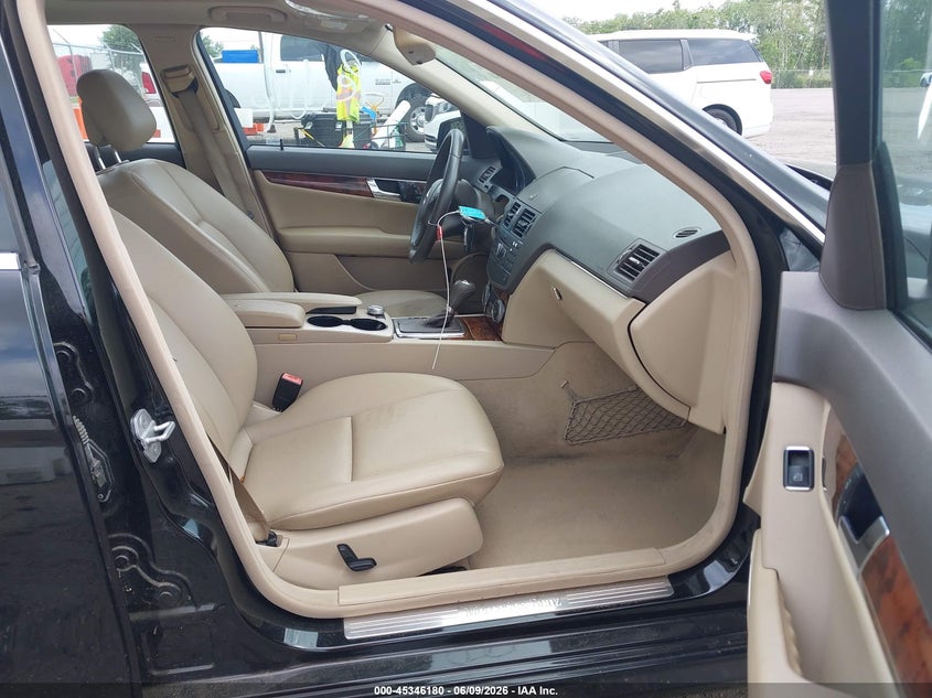 2010 Mercedes-benz C class VIN WDDGF5EB4AR118785 IAAI salvage auction — NORMAL WEAR, Clear (Florida), sold $1,150 on 2026-07-14 (photo 5)