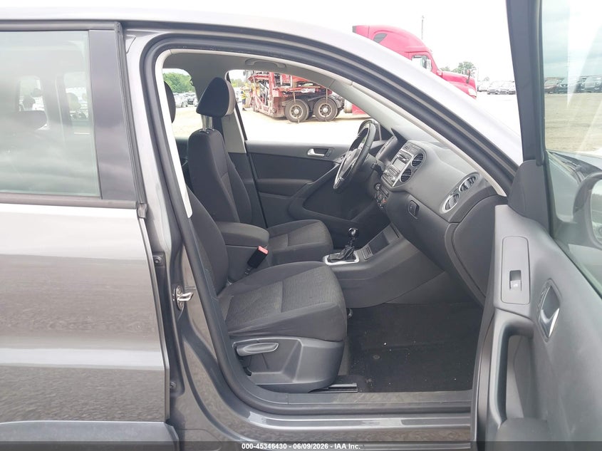 2014 Volkswagen Tiguan VIN WVGAV3AX8EW541087 IAAI salvage auction — NORMAL WEAR, Original (Ohio), sold $375 on 2026-07-29 (photo 5)